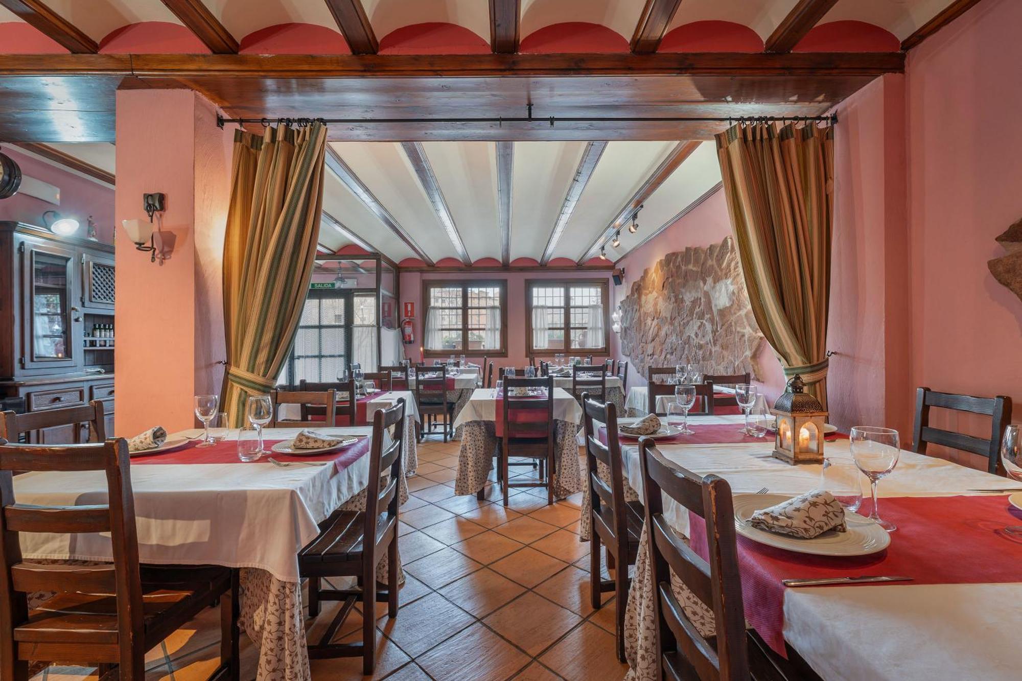 Hotel - Restaurante Prado Del Navazo Альбаррасин Экстерьер фото