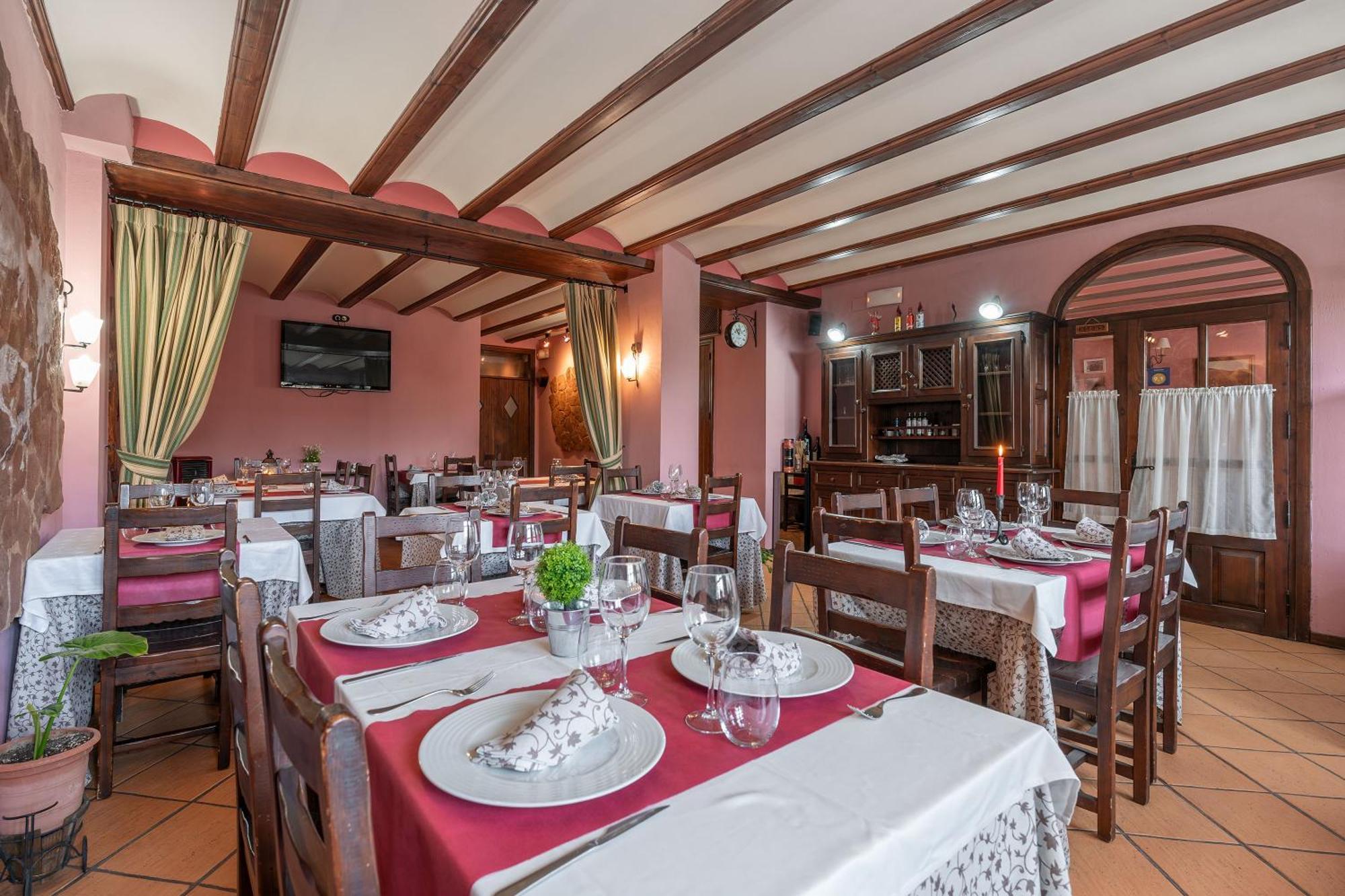 Hotel - Restaurante Prado Del Navazo Альбаррасин Экстерьер фото