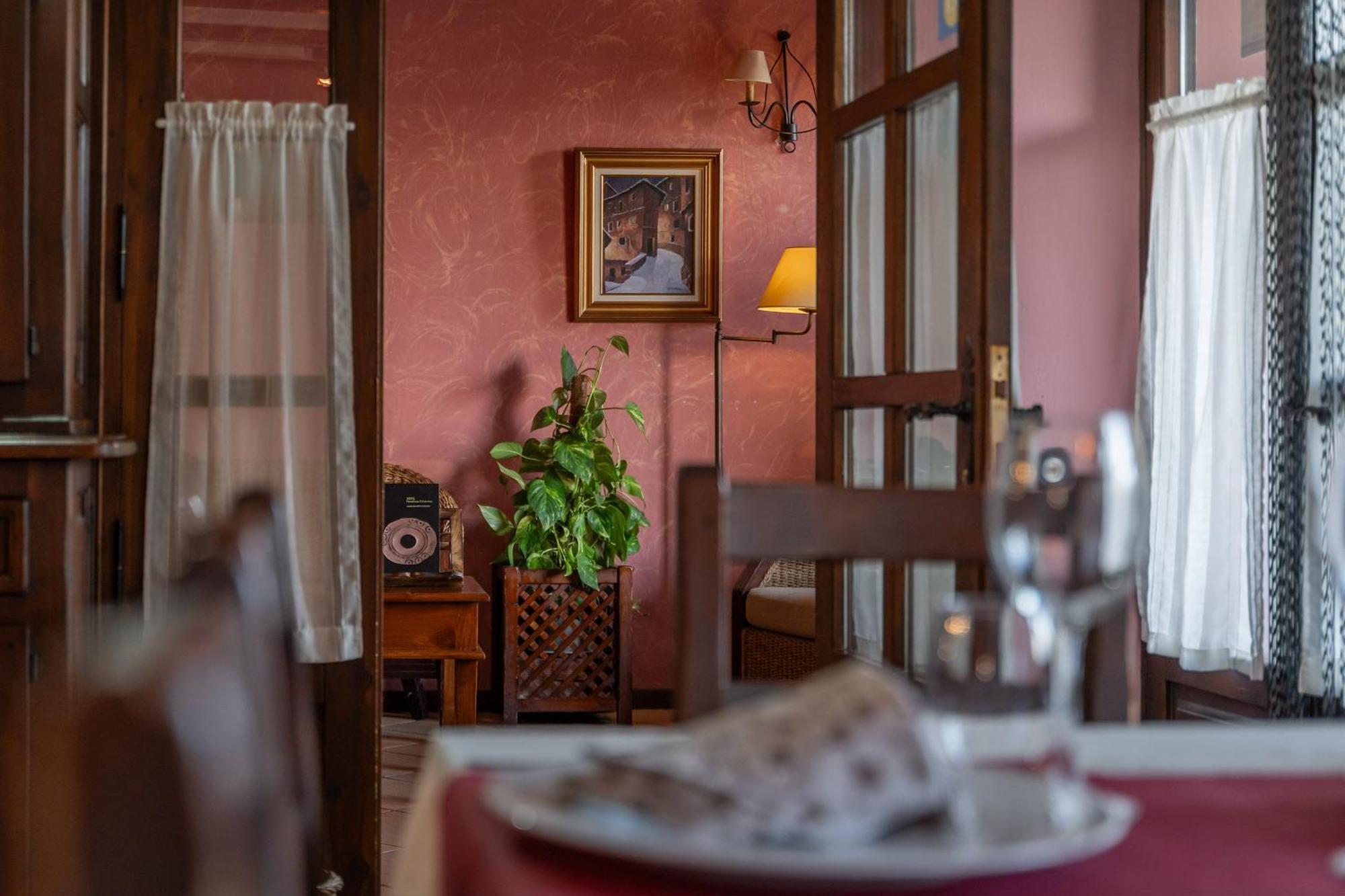 Hotel - Restaurante Prado Del Navazo Альбаррасин Экстерьер фото